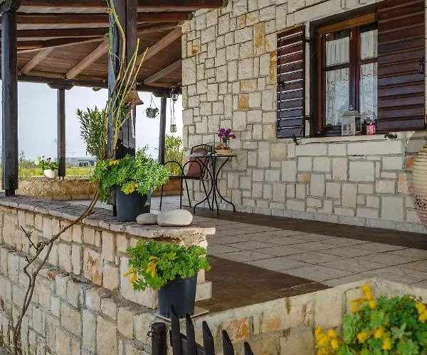 Varta Village - Elea House Tatil Evi Kalipádhon